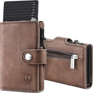 Edles braunes Slim Wallet aus Echtleder mit Druckknopfverschluss, präsentiert in schwarzer Geschenkbox mit geprägtem Logo – ideales Männergeschenk aus Mainz